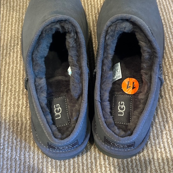 NEW UGG classic micro shearling Charcoal Suede Slip-Ons size 11 - Picture 9 of 12
